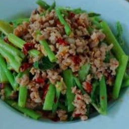 ผัดผักบุ้งหมูสับ