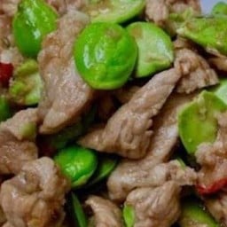 หมูชิ้น ผัดสะตอน้ำมันหอย