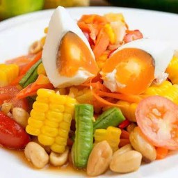 ตำข้วโพด+ไข่เค็ม (ส้มตำคุณหลอด)