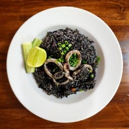 ข้าวผัดหมึกน้ำดำ