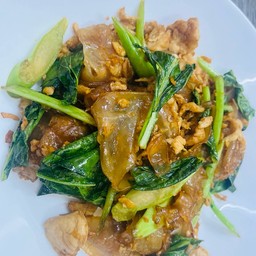 ผัดซีอิ้วเส้นใหญ่ไก่