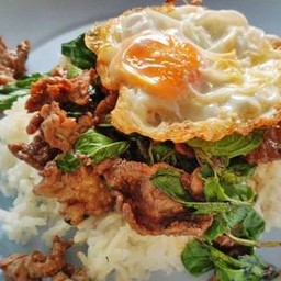 กระเพราเป็ดไข่ดาว