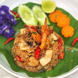 b.ข้าวผัดทะเลต้มยำ
