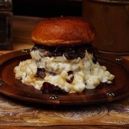 Mag chess bacon burger