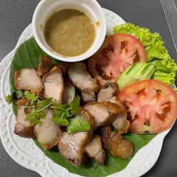สามชั้นทอดน้ำปลา