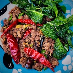 เนื้อเผ็ดกะเพรากรอบ Beef Blaze