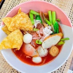 เย็นตาโฟทรงเครื่อง (ก๋วยเตี๋ยวต้มยำ)