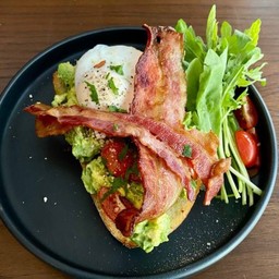Poached Egg, Avocado & Smoked Bacon