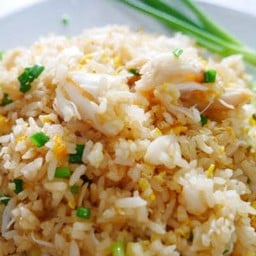 ข้าวผัดเนื้อปู