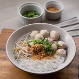 ก๋วยเต๋ยวน้ำใส ลูกชิ้นหมู (ก๋วยเตี๋ยวต้มยำ)