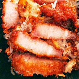 ข้าวเหนียวหมูสามชั้นทอดน้ำปลา