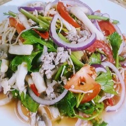 ยำเห็ดสามอย่าง