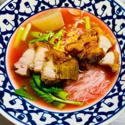 เย็นตาโฟหมูกรอบ