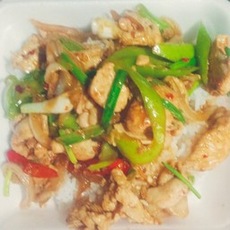 ไก่ผัดพริกหยวกราดข้าว