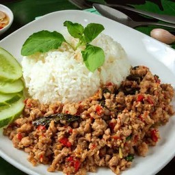 ข้าวผัดกระเพราหมูสับ