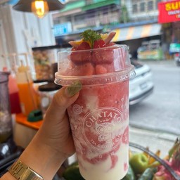 สตอเบอรี่เสาวรสปั่นโยเกิร์ต