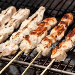 Y01 ไก่ย่างซอส(chicken)