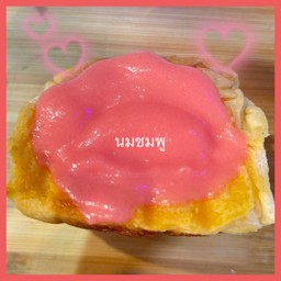 ขนมปังก้อนใส้ นมชมพู