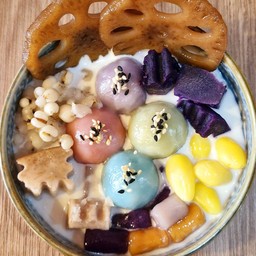 บัวลอย4สี ทรงเครื่องกะทินมสด