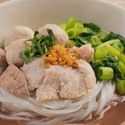 ก๋วยเตียวหมูนำ้ตก เส้นเล็ก  เส้นใหญ่  เส้นหมี่ขาว