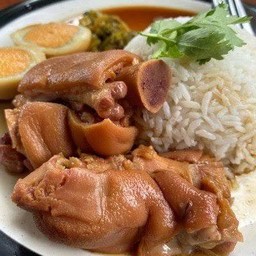 ข้าวคากิ  (ร้านขาหมูสูตรเตี่ย)