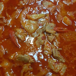 แกงคั่วหมูสามชั้นใส่สับปะรด