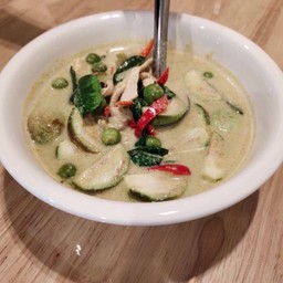 แกงเขียวหวานไก่+โรตี Green Curry Chicken With Roti