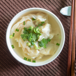 เกี๊ยวหมู ( 8 ลูก ) แยกซุปพร้อมซอสสำหรับแบบแห้ง