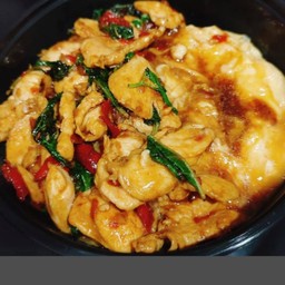 ข้าวกระเพราไก่+ไข่ข้น