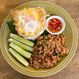 ข้าวกะเพรา+ไข่ดาว