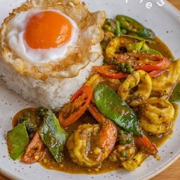 ผัดพริกแกงใต้ทะเลราดข้าว