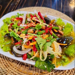 ยำไข่เยี่ยวม้า