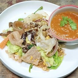 สุกี้ผัดแห้งหมู เพิ่มไข่เป็ด พิเศษ 2 ฟอง