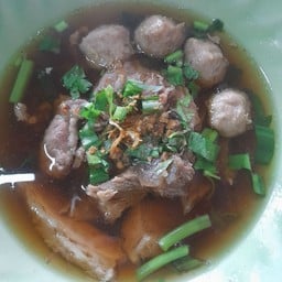พี่ต่าย เนื้อตุ๋น-หมูตุ๋น