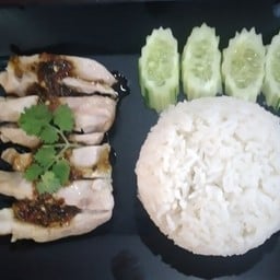 ข้าวซอสกะเพราไก่ต้ม+ไข่ดาว