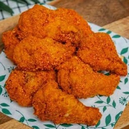 [อร่อยซ่ากับโค้ก] วิ๊ง ฮอต & สไปซี่ +  โค้ก ออริจินัล (กระป๋อง)