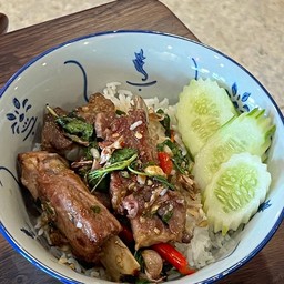 ข้าวซี่โครงคั่วพริกเกลือ