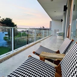 Sea Breeze Pool Villa | Beach Front ปึกเตียน
