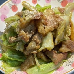 หมูกระหล่ำผัดน้ำมันหอย (กับข้าว)