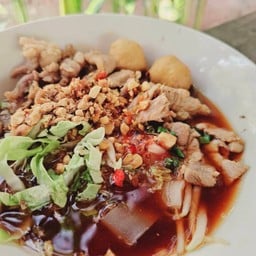 ก๋วยเตี๋ยวน้ำแดงโบราณบานบุรี