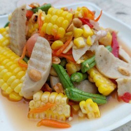 ตำข้าวโพดหมูยอ