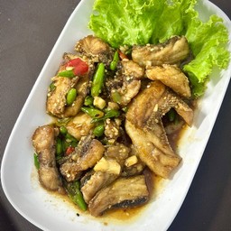 ปลาผัดพริกสด