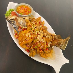 ปลากะพงยำสมุนไพร