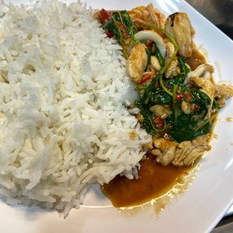 ข้าวราดกระเพรารวมมิตร