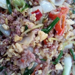 แหนมผัดไข่