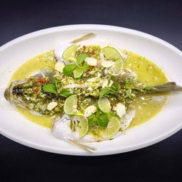 ปลากะพงนึ่งมะนาว  鲈鱼蒸柠檬