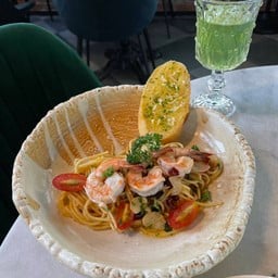 สปาเก็ตตี้ผัดพริกแห้ง กุ้ง