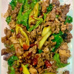 ข้าวราดกะเพราเนื้อสับ