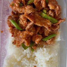 ผัดพริกแกงหมูชิ้น