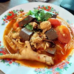 ขนมจีนน้ำยา เจ๊แอนแซ่บนัวร์